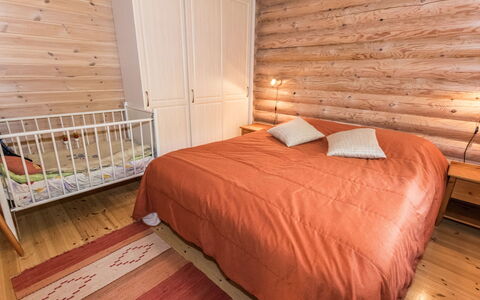 Koivuranta: Flooring, Meubilair, Verdieping, Slaapkamer, Interieur Ontwerp, Bed, Hout, Laken, Houten Vloer, Bedding