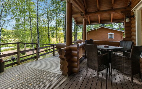 Koivuranta: Hout, Veranda, Meubilair, Flooring, Verblijf, Hardwood, Plafond, Beits, Stoel, Dek