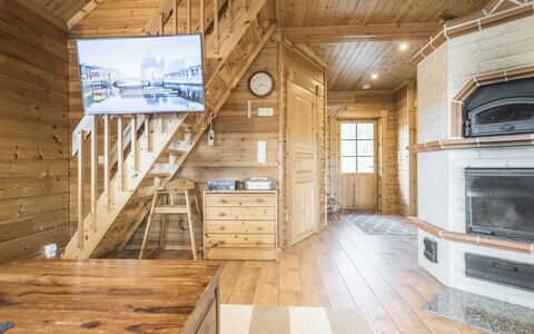 Liisakallela: Gras, Huis, Verblijf, Land Lot, Huis, Landgoed, Gazon, Siding, Boerderij, Veranda