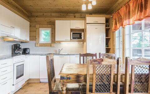 Liisakallela: Gras, Huis, Verblijf, Land Lot, Huis, Landgoed, Gazon, Siding, Boerderij, Veranda