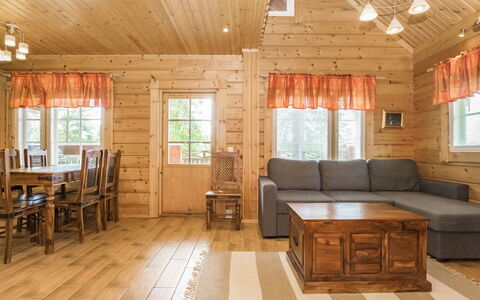 Liisakallela: Gras, Huis, Verblijf, Land Lot, Huis, Landgoed, Gazon, Siding, Boerderij, Veranda