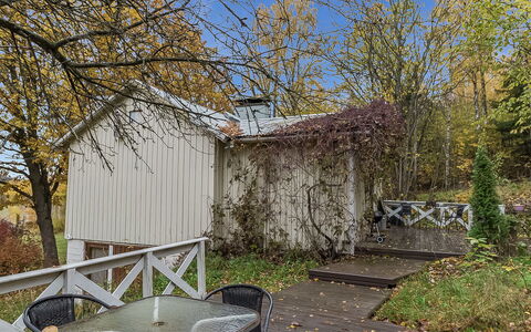 Päivärinne: Gras, Huis, Verblijf, Land Lot, Huis, Landgoed, Gazon, Siding, Boerderij, Veranda
