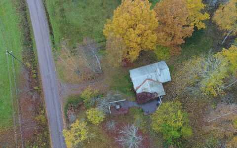 Päivärinne: Gras, Huis, Verblijf, Land Lot, Huis, Landgoed, Gazon, Siding, Boerderij, Veranda