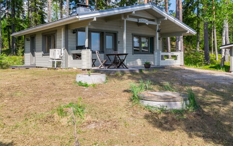 Auvola: Gras, Huis, Verblijf, Land Lot, Huis, Landgoed, Gazon, Siding, Boerderij, Veranda