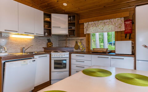 Auvola: Gras, Huis, Verblijf, Land Lot, Huis, Landgoed, Gazon, Siding, Boerderij, Veranda