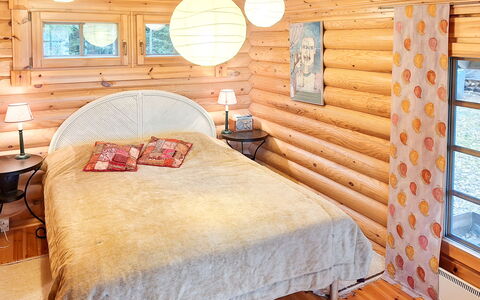 Honkaranta: Bed, Meubilair, Slaapkamer, Interieur Ontwerp, Bedding, Laken, Flooring, Hout, Verdieping, Kamer