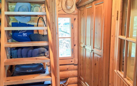 Honkaranta: Bed, Meubilair, Slaapkamer, Interieur Ontwerp, Bedding, Laken, Flooring, Hout, Verdieping, Kamer