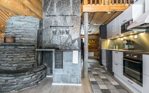 Juurakkopirtti: Hout, Flooring, Interieur Ontwerp, Verlichting, Plafond, Verdieping, Meubilair, Keuken, Kamer, Appartement