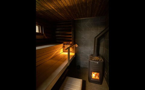 Kalliorinne: Huis, Verblijf, Dak, Landgoed, Schaduw, Boerderij, Gazon, Landscaping, Tuin, Werf