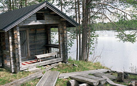 Mustikkainen: Huis, Verblijf, Dak, Landgoed, Schaduw, Boerderij, Gazon, Landscaping, Tuin, Werf