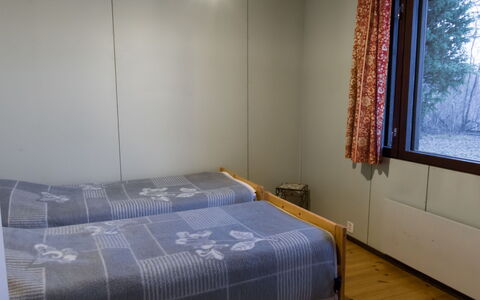 Vattomäki: Verdieping, Flooring, Hout, Slaapkamer, Meubilair, Bed, Interieur Ontwerp, Laken, Kamer, Bedding