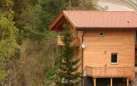 Am Arlberg: Huis, Dak, Boom, Schuur, Gebouw, Huis, Verblijf, Landelijk Gebied, Siding, Architectuur