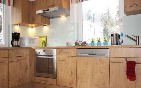 Am Arlberg: Countertop, Cabinetry, Keuken, Kamer, Meubilair, Eigendom, Interieur Ontwerp, Fornuis, Kast, Verdieping