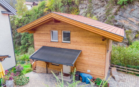 Am Arlberg: Fabriek, Gebouw, Eigendom, Venster, Hout, Boom, Huis, Land Lot, Vegetation, Tafel