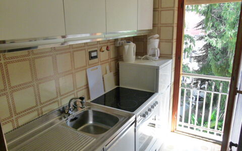 Porto Valtravaglia 200: Eigendom, Kamer, Wastafel, Countertop, Keuken, Huis, Cabinetry, Gebouw, Meubilair, Verdieping