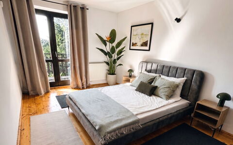 Zameczek Falsztyn: Bed, Meubilair, Slaapkamer, Interieur Ontwerp, Bedding, Laken, Flooring, Hout, Verdieping, Kamer