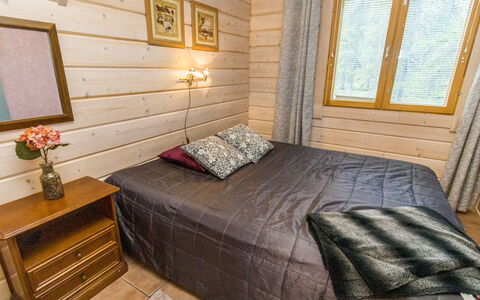 Pyryruka: Hout, Verdieping, Beits, Slaapkamer, Hardwood, Bed Frame, Laken, Bedding, Plank, Bed