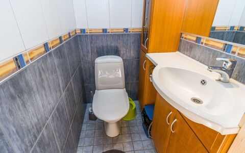 Pyryruka: Badkamer, Wastafel In De Badkamer, Loodgieterswerkinrichting, Wc Bril, Wastafel, Toilet, Flooring, Verdieping, Kraan, Loodgieter