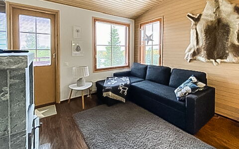 Länsirinne C 12: Meubilair, Flooring, Interieur Ontwerp, Verdieping, Hout, Houten Vloer, Bankstel, Woonkamer, Plafond, Kamer