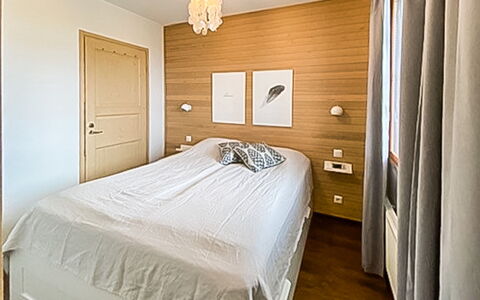 Länsirinne C 12: Meubilair, Interieur Ontwerp, Bed, Slaapkamer, Muur, Flooring, Verdieping, Hout, Plafond, Kamer