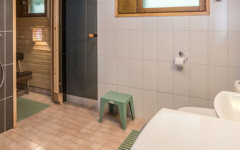 Rukatörmä, Kesäjärvi: Flooring, Verdieping, Interieur Ontwerp, Loodgieterswerkinrichting, Muur, Badkamer, Hout, Wastafel In De Badkamer, Plafond, Wastafel