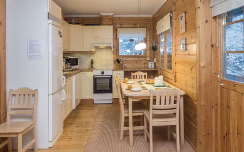 Pöllölaakso: Hout, Siding, Verblijf, Huis, Huis, Plank, Garden Gebouwen, Blokhut, Hardwood, Veranda
