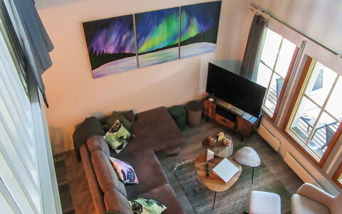Kelokivakka D19: Meubilair, Interieur Ontwerp, Bankstel, Flooring, Verdieping, Hout, Woonkamer, Verlichting, Kamer, Appartement