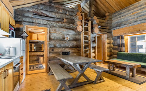 Seitsemän Savua 3: Hout, Verblijf, Beits, Hardwood, Blokhut, Plank, Plafond, Natuurlijk Materiaal, Timmerhout, Garden Gebouwen