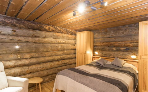 Rukasaukko: Flooring, Verdieping, Interieur Ontwerp, Hout, Slaapkamer, Plafond, Bed, Houten Vloer, Verlichting, Kamer