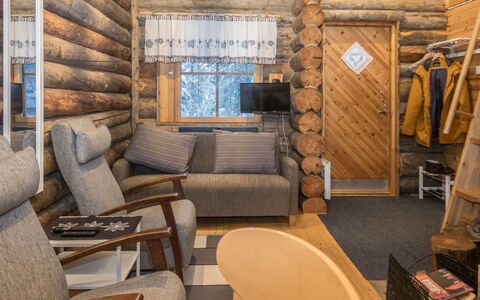 Saukkokumpu 3: Hout, Verblijf, Blokhut, Appartement, Beits, Hardwood, Natuurlijk Materiaal, Woonkamer, Stoel, Timmerhout