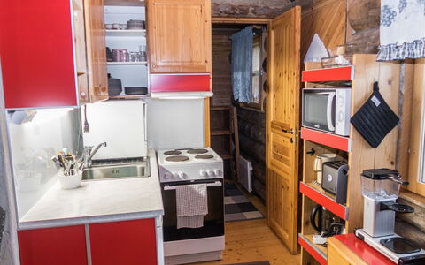 Saukkokumpu 3: Hout, Keuken, Major Appliance, Flooring, Meubilair, Verdieping, Kamer, Cabinetry, Toestel Van De Keuken, Beits