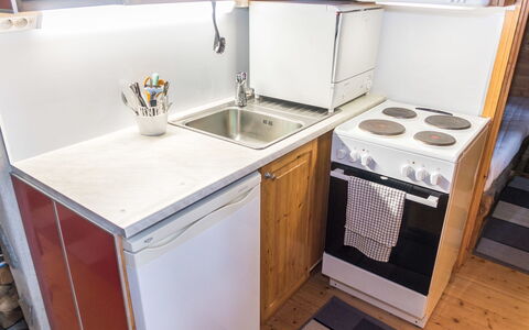 Saukkokumpu 3: Keuken, Toestel Van De Keuken, Major Appliance, Flooring, Hout, Gootsteen, Countertop, Verdieping, Fornuis, Interieur Ontwerp