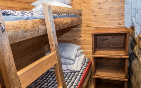 Saukkokumpu 3: Stapelbed, Hout, Slaapkamer, Verdieping, Bed, Flooring, Laken, Bedding, Meubilair, Interieur Ontwerp
