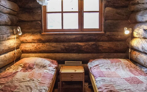 Rukakolo: Hout, Slaapkamer, Laken, Bed, Bedding, Meubilair, Verdieping, Kamer, Linens, Bed Frame
