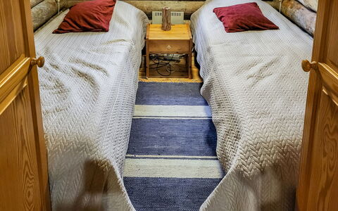Rukakolo: Flooring, Verdieping, Hout, Meubilair, Interieur Ontwerp, Slaapkamer, Bed, Kamer, Laken, Bedding