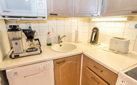 Ruka-Linkki 3A: Toestel Van De Keuken, Keuken, Major Appliance, Countertop, Wastafel, Cabinetry, Loodgieterswerkinrichting, Gootsteen, Kraan, Small Appliance