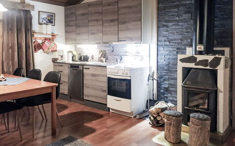 Salakolo 1: Meubilair, Hout, Interieur Ontwerp, Flooring, Keuken, Kamer, Toestel Van De Keuken, Verdieping, Huis, Major Appliance