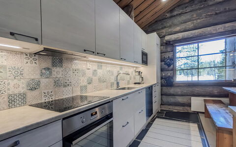 Kantolan Veska: Flooring, Keuken, Verdieping, Plafond, Interieur Ontwerp, Countertop, Tegel, Cabinetry, Major Appliance