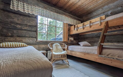 Kantolan Veska: Hout, Flooring, Slaapkamer, Verdieping, Plafond, Interieur Ontwerp, Meubilair, Bed, Laken, Bedding