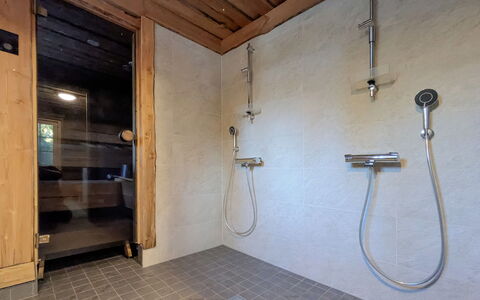 Kantolan Veska: Loodgieterswerkinrichting, Flooring, Hout, Badkamer, Verdieping, Loodgieter, Douchekop, Samengesteld Materiaal, Douche, Plafond