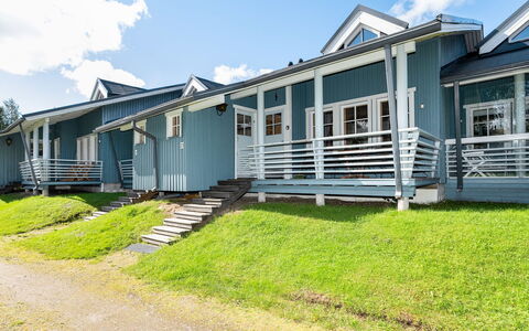 Kelokivakka E23: Huis, Siding, Verblijf, Deur, Veranda, Landgoed, Werf, Schuifraam, Schaduw, Hardwood