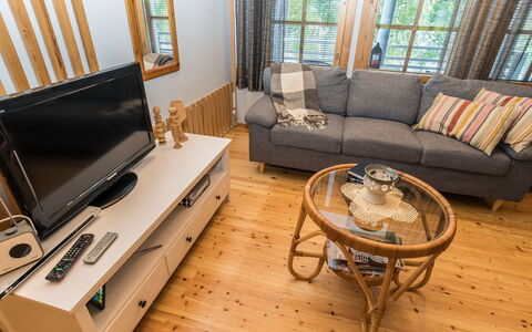 Kelokivakka E23: Meubilair, Flooring, Interieur Ontwerp, Hout, Verdieping, Bankstel, Woonkamer, Kamer, Appartement, Houten Vloer