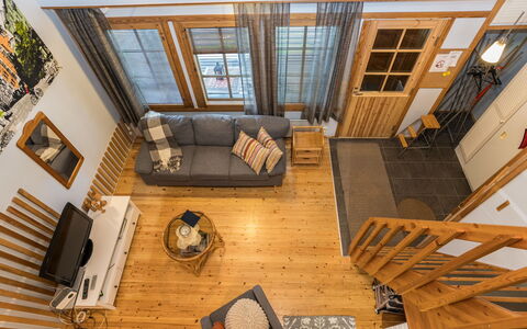 Kelokivakka E23: Flooring, Hout, Verdieping, Interieur Ontwerp, Meubilair, Bankstel, Woonkamer, Houten Vloer, Appartement, Plafond