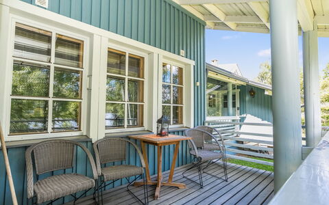 Kelokivakka E23: Hout, Deur, Veranda, Huis, Plafond, Siding, Schaduw, Verblijf, Stoel, Hardwood
