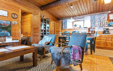 Kesäranta 2: Meubilair, Interieur Ontwerp, Hout, Plafond, Flooring, Verdieping, Bankstel, Woonkamer, Kamer, Stoel