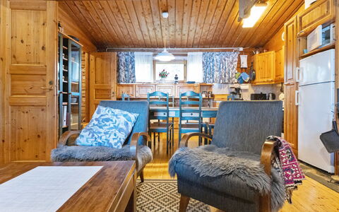 Kesäranta 2: Hout, Plafond, Interieur Ontwerp, Meubilair, Kamer, Huis, Woonkamer, Verblijf, Blokhut, Beits