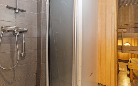 Kesäranta 2: Flooring, Hout, Verdieping, Loodgieterswerkinrichting, Loodgieter, Douchekop, Douche, Deur Van De Douche, Badkamer, Douchestang