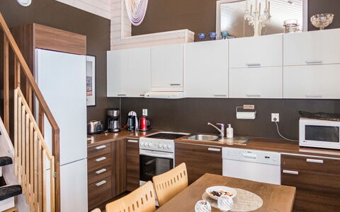 Saukkotupa: Meubilair, Interieur Ontwerp, Flooring, Hout, Cabinetry, Toestel Van De Keuken, Verdieping, Keuken, Countertop, Major Appliance