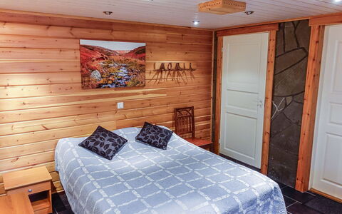 Ylikyrön Mökki: Hout, Verdieping, Flooring, Interieur Ontwerp, Meubilair, Slaapkamer, Beits, Hardwood, Kamer, Bed