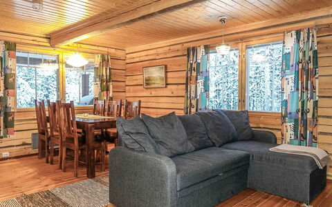 Ylikyrön Mökki: Hout, Meubilair, Interieur Ontwerp, Plafond, Flooring, Verdieping, Kamer, Houten Vloer, Bankstel, Woonkamer